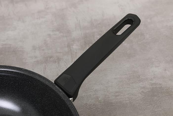 Chảo nhôm sâu chống dính đáy từ 28 cm Tefal Expertise G2021932 Màu Đen
