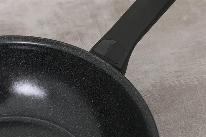 Chảo nhôm sâu chống dính đáy từ 28 cm Tefal Expertise G2021932 Màu Đen