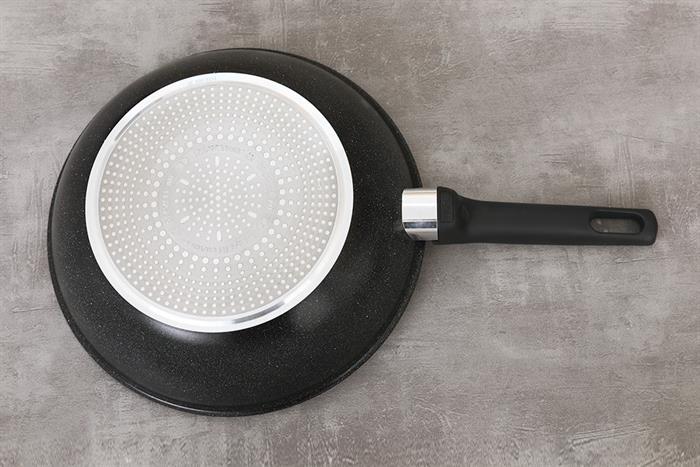 Chảo nhôm sâu chống dính đáy từ 28 cm Tefal Expertise G2021932 Màu Đen