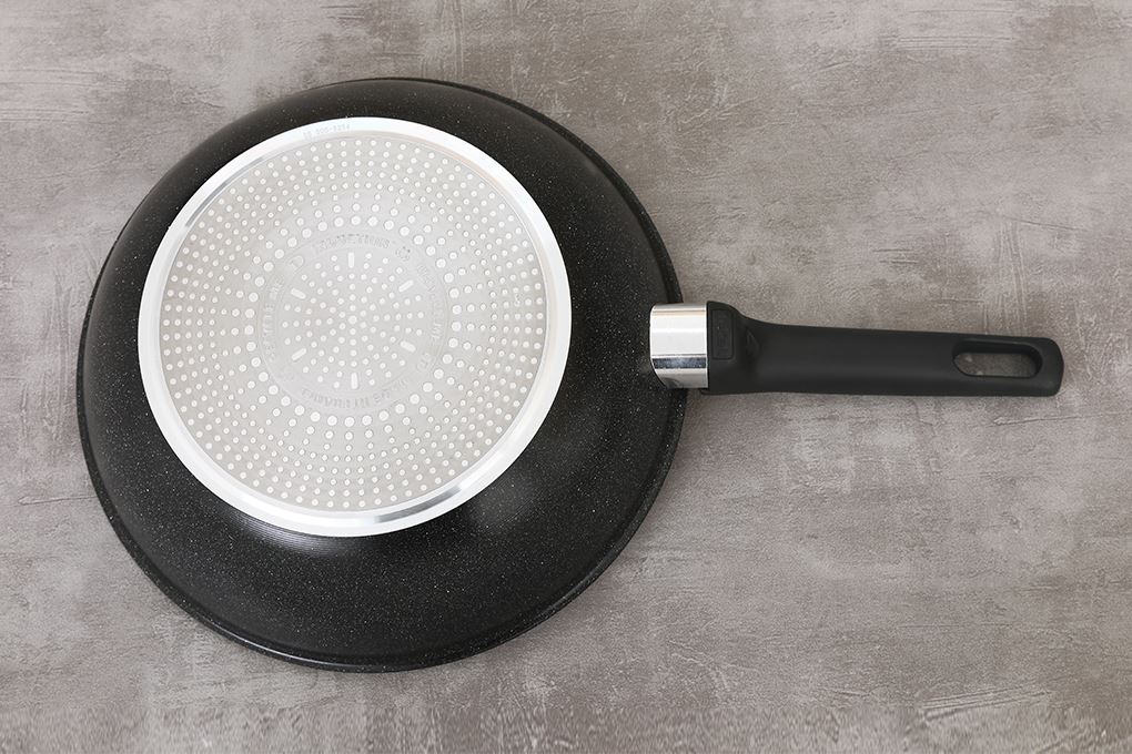Chảo nhôm sâu chống dính đáy từ 28 cm Tefal Expertise G2021932 Màu Đen