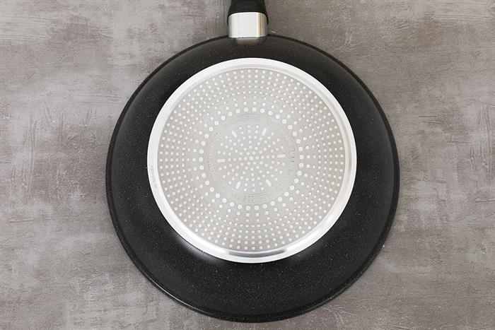 Chảo nhôm sâu chống dính đáy từ 28 cm Tefal Expertise G2021932 Màu Đen