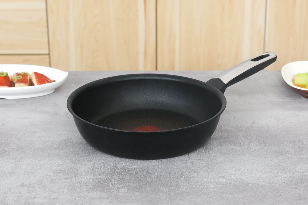 Chảo nhôm chống dính đáy từ 24 cm Tefal Excellence Fusion G3380402 Màu Đen
