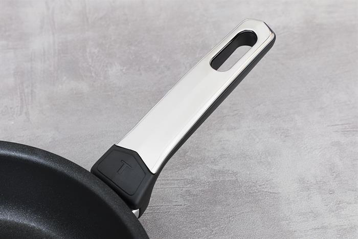 Chảo nhôm chống dính đáy từ 24 cm Tefal Excellence Fusion G3380402 Màu Đen