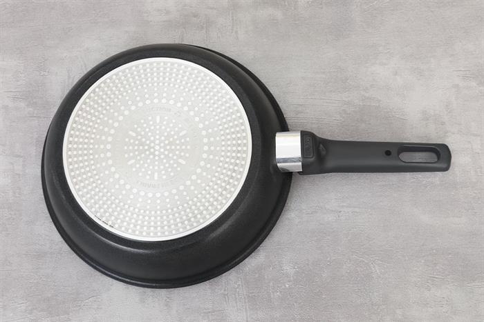 Chảo nhôm chống dính đáy từ 24 cm Tefal Excellence Fusion G3380402 Màu Đen