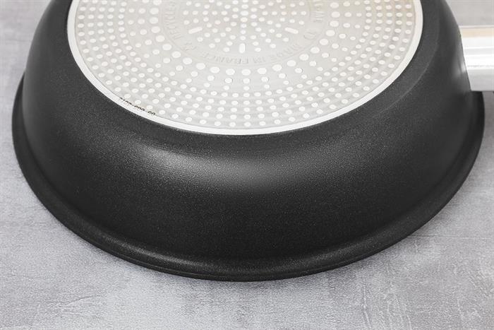 Chảo nhôm chống dính đáy từ 24 cm Tefal Excellence Fusion G3380402 Màu Đen