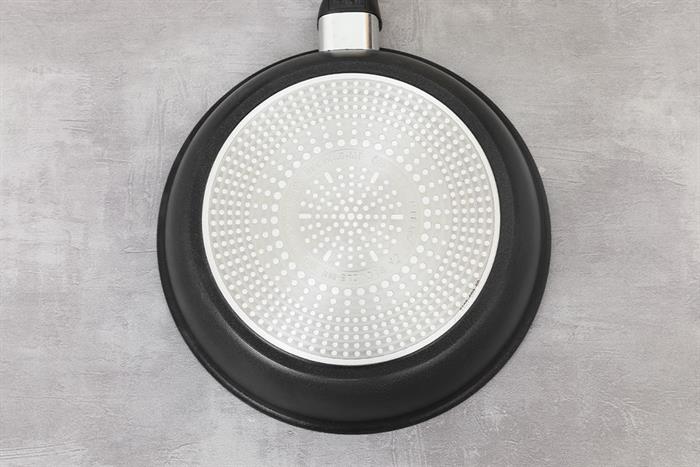 Chảo nhôm chống dính đáy từ 24 cm Tefal Excellence Fusion G3380402 Màu Đen