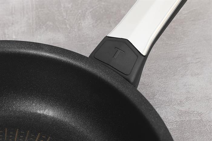 Chảo nhôm chống dính đáy từ 26 cm Tefal Excellence Fusion G3380502 Màu Đen