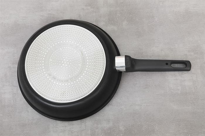 Chảo nhôm chống dính đáy từ 26 cm Tefal Excellence Fusion G3380502 Màu Đen