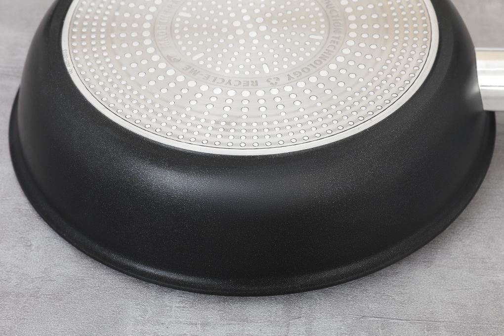 Chảo nhôm chống dính đáy từ 26 cm Tefal Excellence Fusion G3380502 Màu Đen
