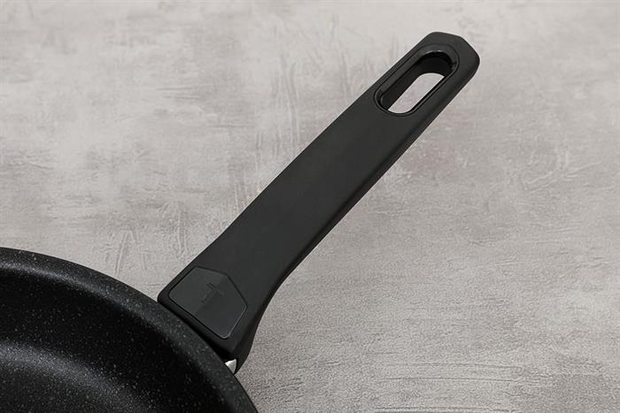 Chảo nhôm chống dính đáy từ 26 cm Tefal Expertise G3210532 Màu Đen