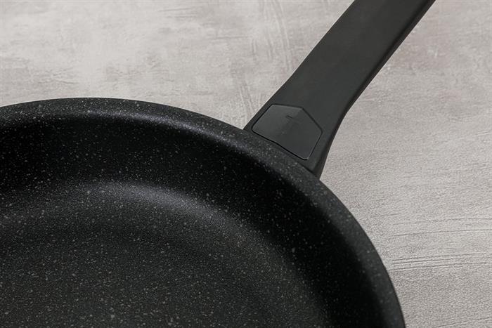 Chảo nhôm chống dính đáy từ 26 cm Tefal Expertise G3210532 Màu Đen