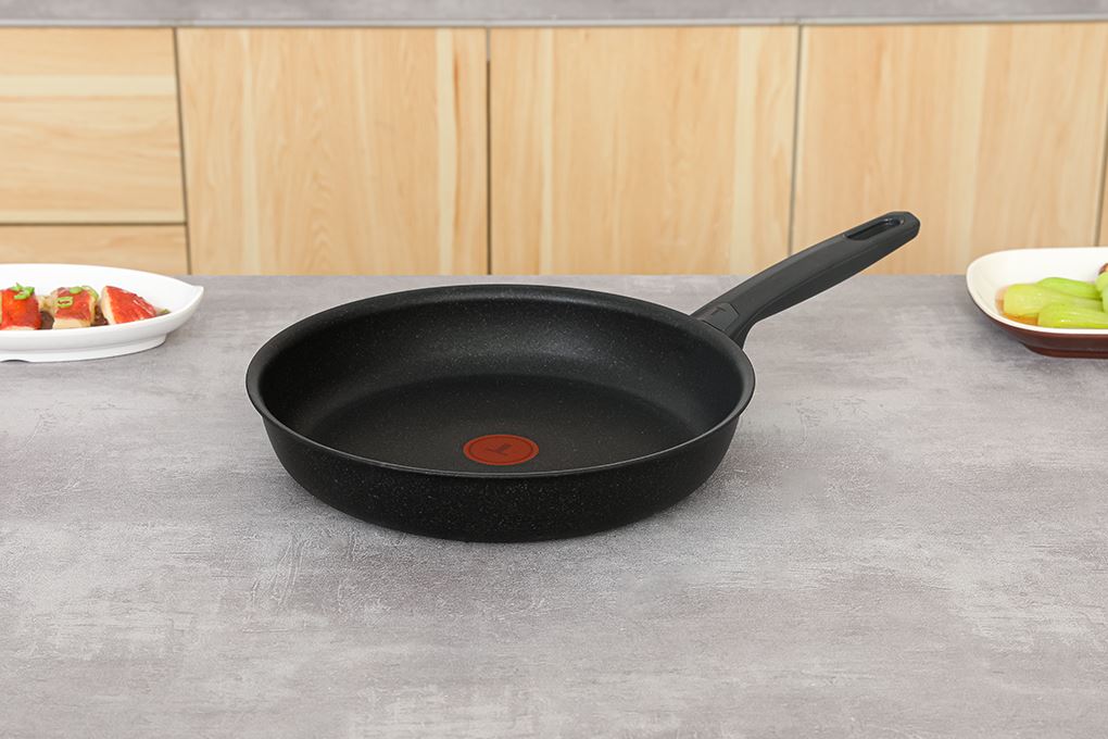 Chảo nhôm chống dính đáy từ 28 cm Tefal Expertise G3210602 Màu Đen