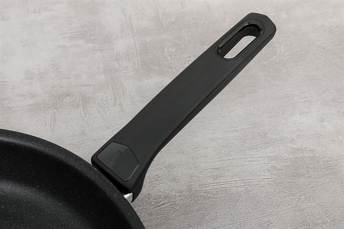 Chảo nhôm chống dính đáy từ 28 cm Tefal G3210602 Màu Đen