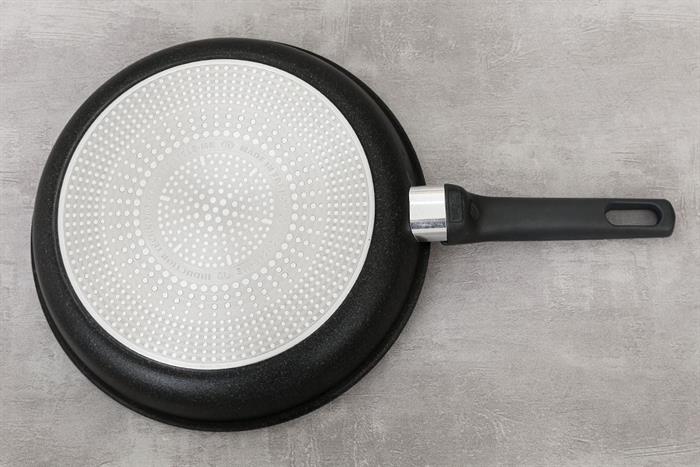 Chảo nhôm chống dính đáy từ 28 cm Tefal G3210602 Màu Đen