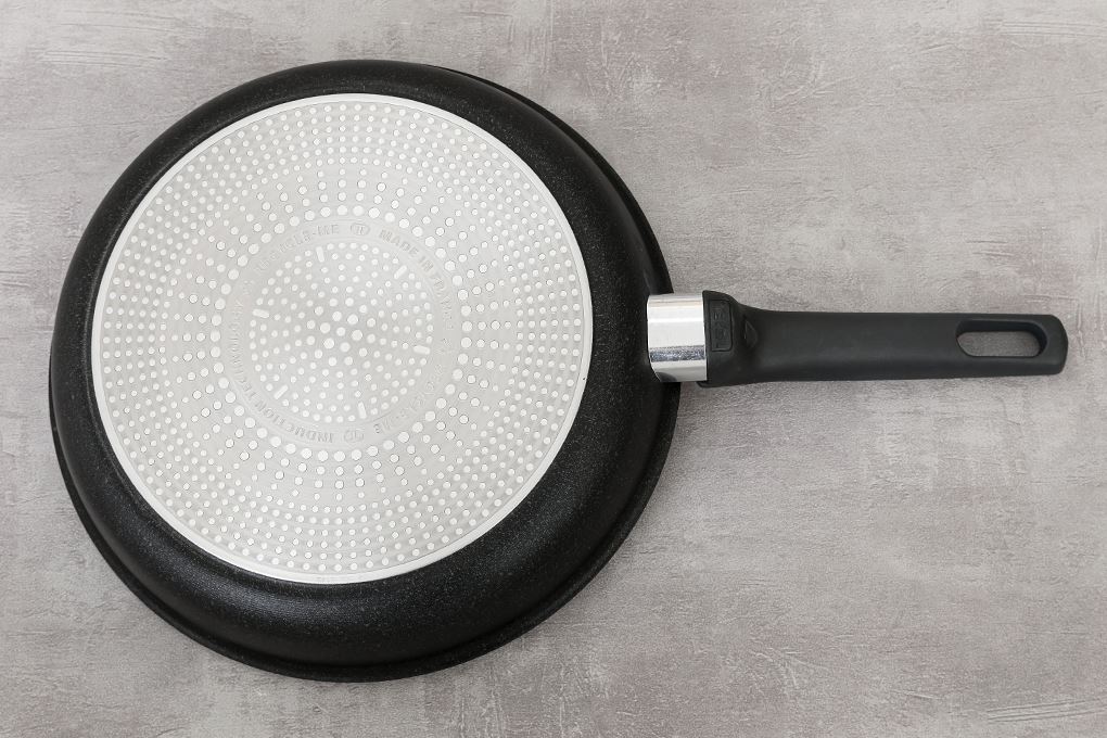 Chảo nhôm chống dính đáy từ 28 cm Tefal Expertise G3210602 Màu Đen