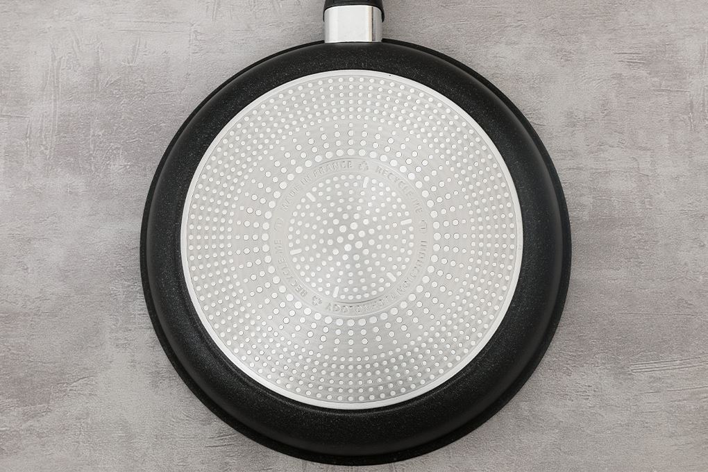 Chảo nhôm chống dính đáy từ 28 cm Tefal Expertise G3210602 Màu Đen