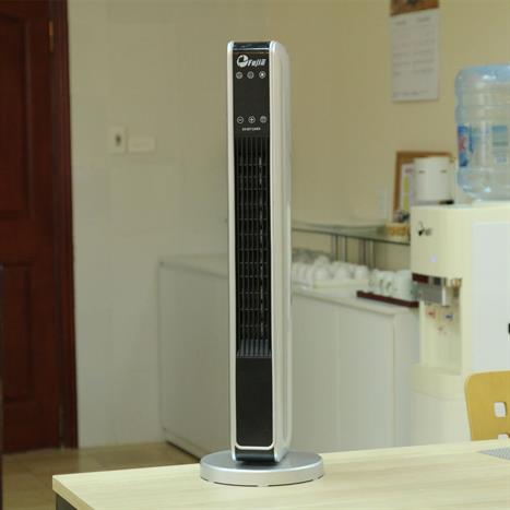 Quạt sưởi gốm FujiE CH-2000 Màu Đen