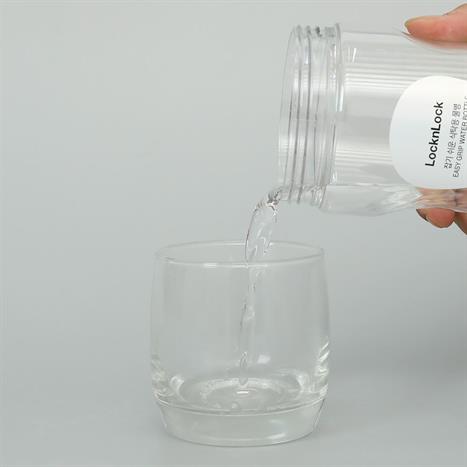 Bình đựng nước nhựa 1200 ml Lock&Lock HAP813WHT Màu Trắng