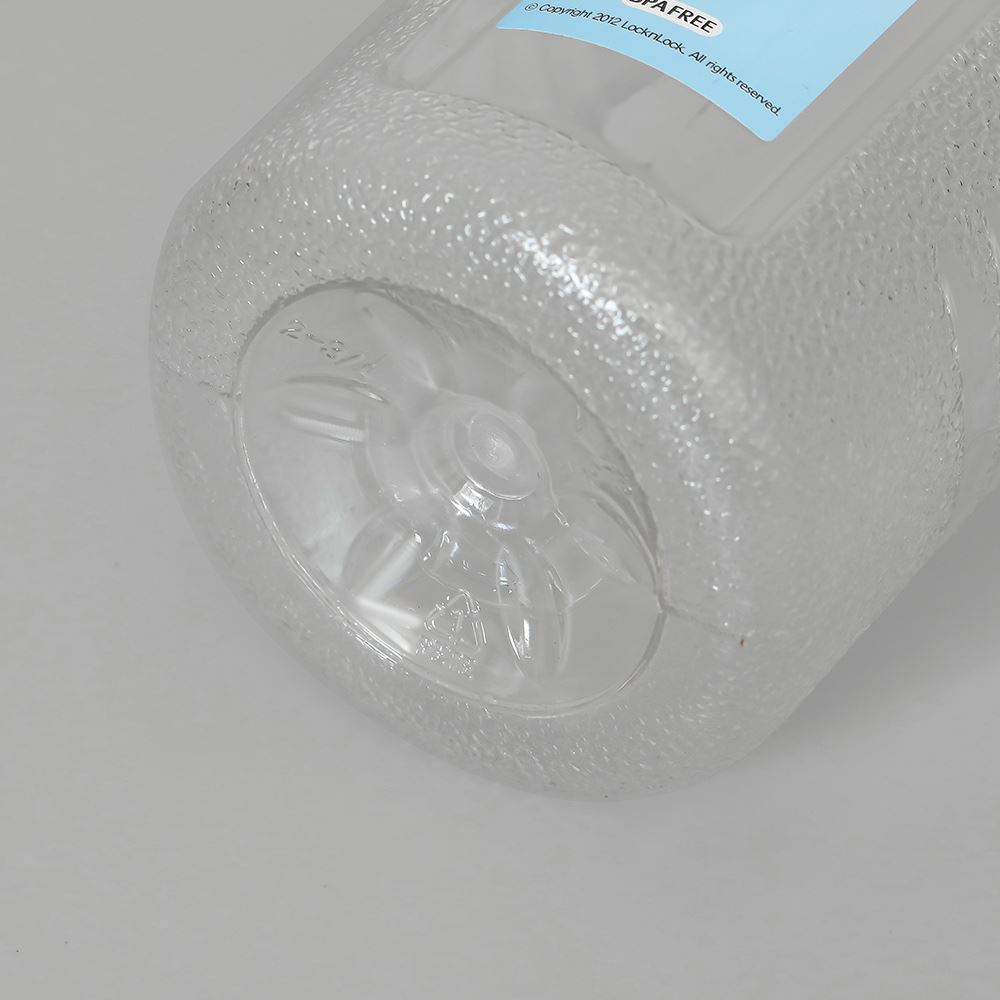 Bình đựng nước nhựa 1500 ml Lock&Lock HAP731 Màu Trắng