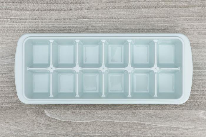 Khay đá nhựa 12 viên Inochi Kari Màu Xanh