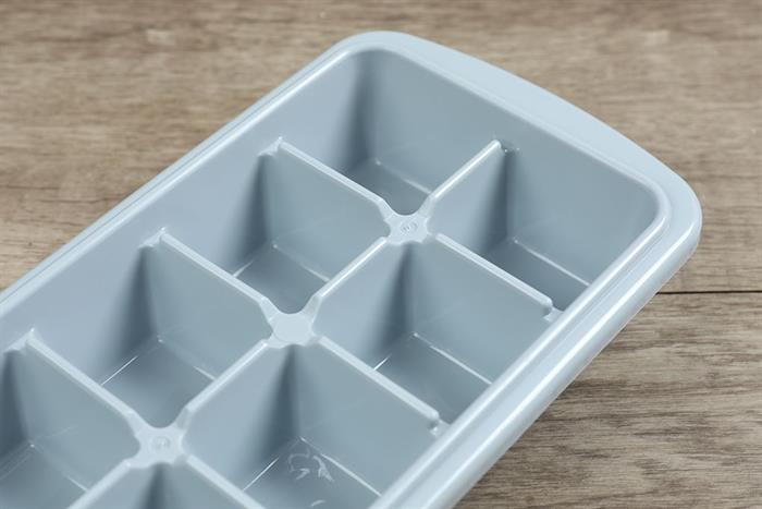 Khay đá nhựa 12 viên Inochi Kari Màu Xanh