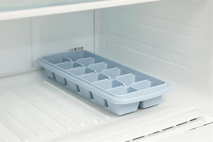 Khay đá nhựa 12 viên Inochi Kari Màu Xanh