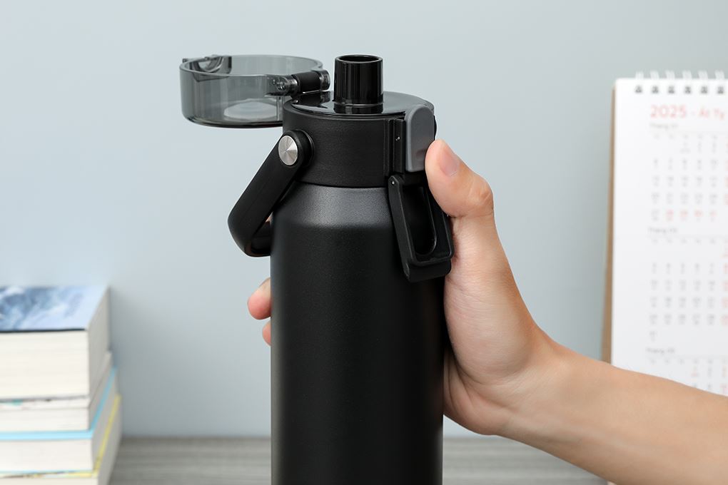 Bình giữ nhiệt Inox 700 ml Delites XB-24130 Đen Màu Đen