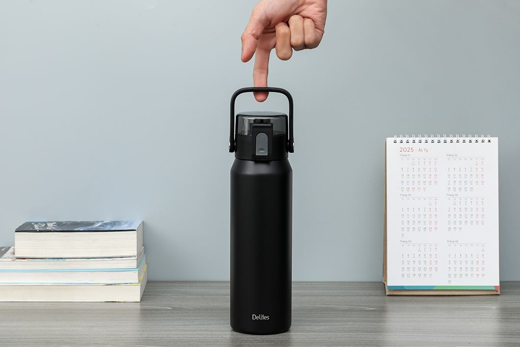 Bình giữ nhiệt Inox 700 ml Delites XB-24130 Đen Màu Đen