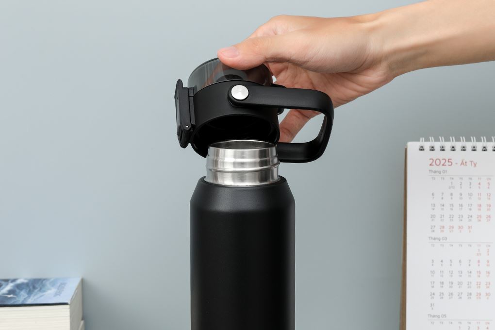 Bình giữ nhiệt Inox 700 ml Delites XB-24130 Đen Màu Đen