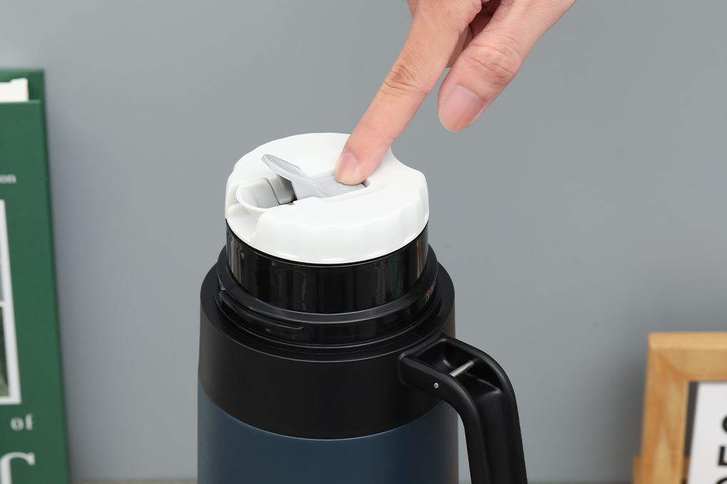 Bình giữ nhiệt inox 1800 ml Lock&Lock Easy Outdoor Vacuum Bottle LHC1485NVY Màu Xanh Navy