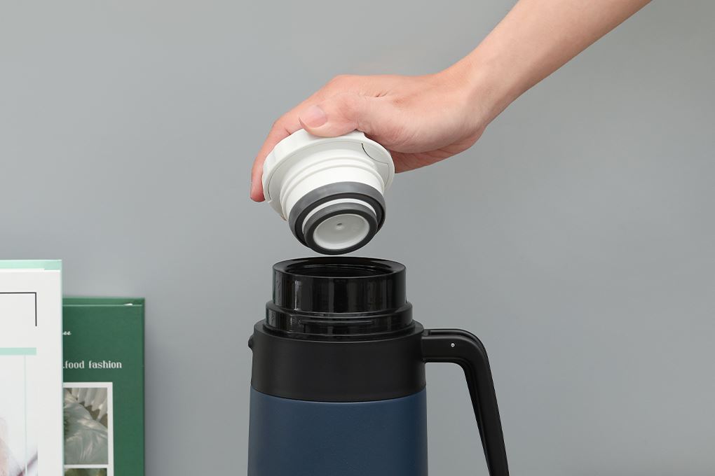 Bình giữ nhiệt inox 1800 ml Lock&Lock Easy Outdoor Vacuum Bottle LHC1485NVY Màu Xanh Navy