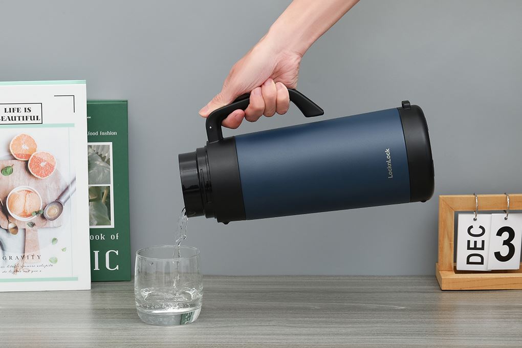 Bình giữ nhiệt inox 1800 ml Lock&Lock Easy Outdoor Vacuum Bottle LHC1485NVY Màu Xanh Navy