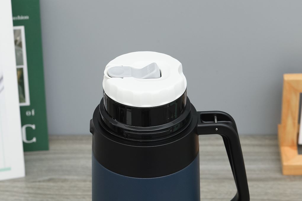 Bình giữ nhiệt inox 1800 ml Lock&Lock Easy Outdoor Vacuum Bottle LHC1485NVY Màu Xanh Navy