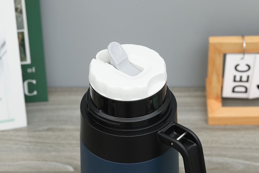 Bình giữ nhiệt inox 1800 ml Lock&Lock Easy Outdoor Vacuum Bottle LHC1485NVY Màu Xanh Navy