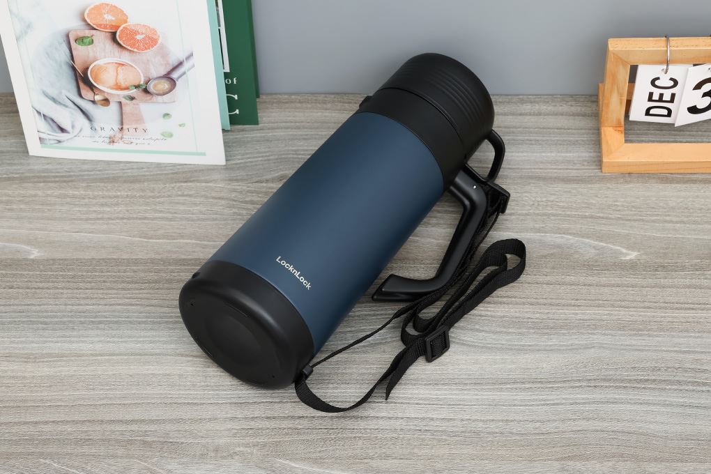 Bình giữ nhiệt inox 1800 ml Lock&Lock Easy Outdoor Vacuum Bottle LHC1485NVY Màu Xanh Navy