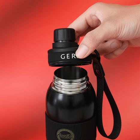 Ly giữ nhiệt inox 580 ml Thể Thao Coca Cola GERM GE-CK23AW-B37 Màu Đen