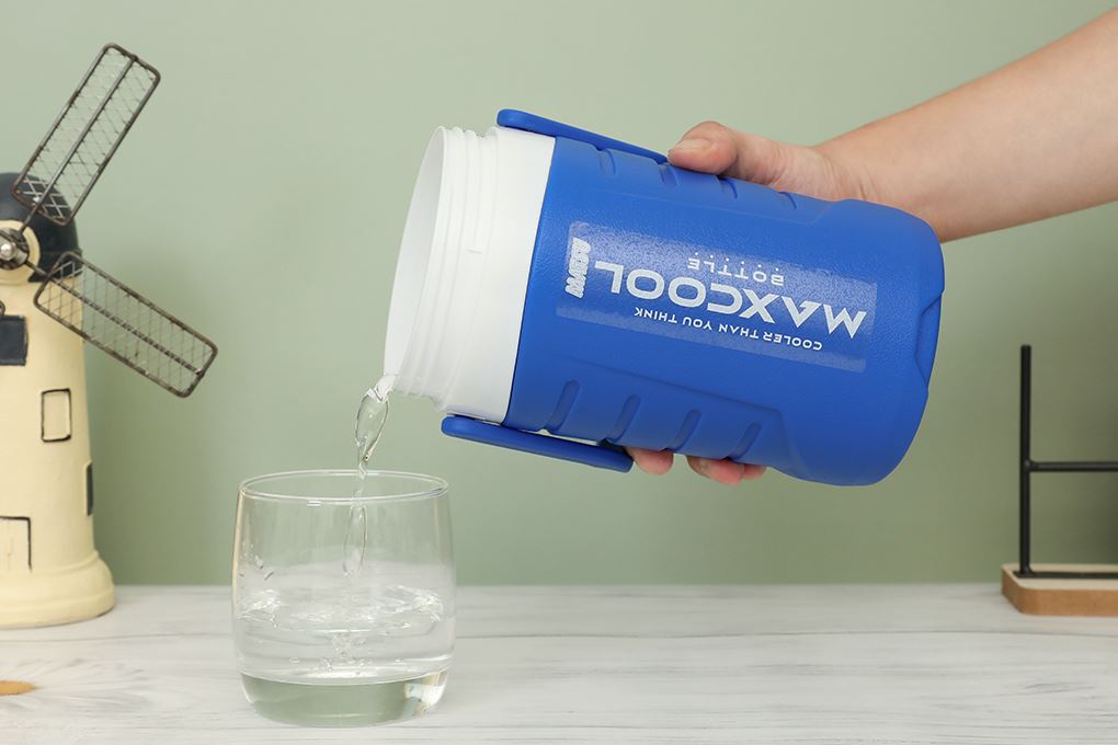 Bình giữ nhiệt nhựa 1000 ml Duy Tân Maxcool Màu Xanh dương đậm