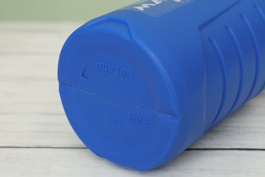 Bình giữ nhiệt nhựa 1000 ml Duy Tân Maxcool Màu Xanh dương đậm