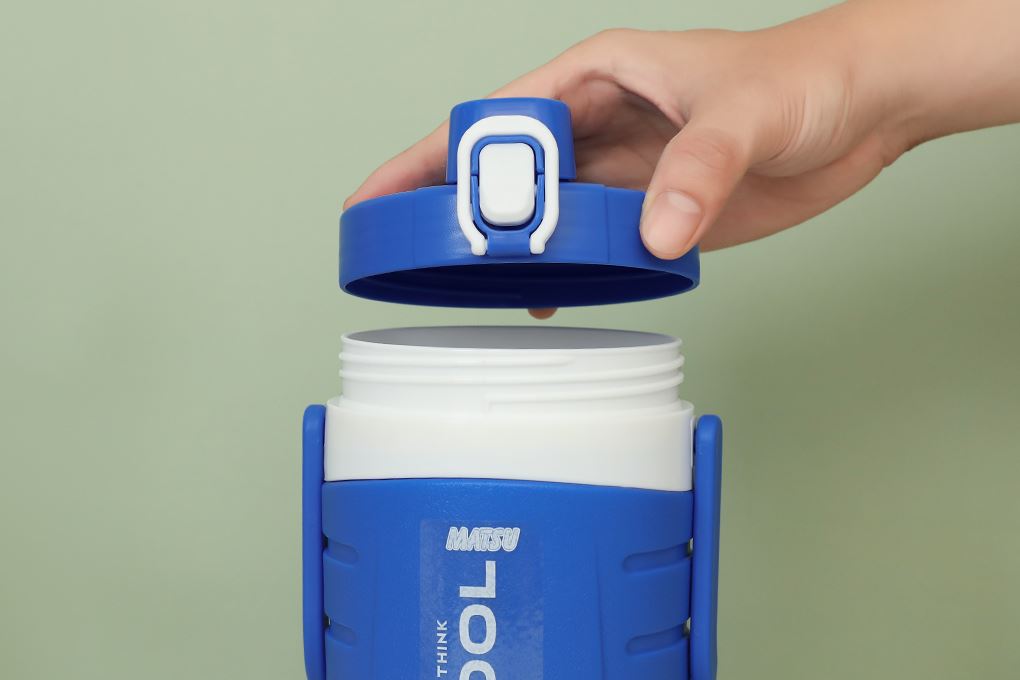 Bình giữ nhiệt nhựa 1000 ml Duy Tân Maxcool Màu Xanh dương đậm