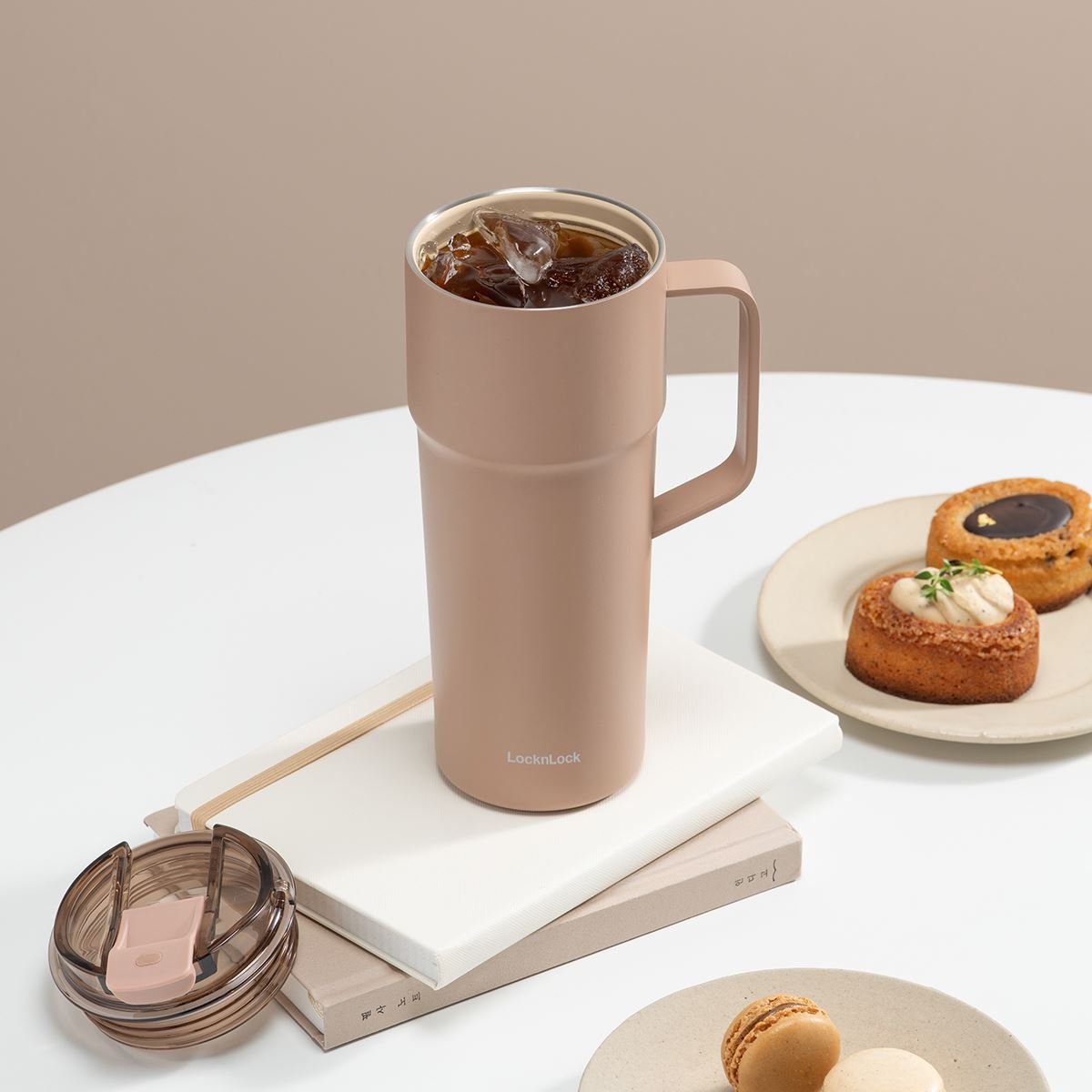 Bình giữ nhiệt Inox 750 ml Lock&Lock Metro Cafe Handle LHC4418CHO Màu Chocolate