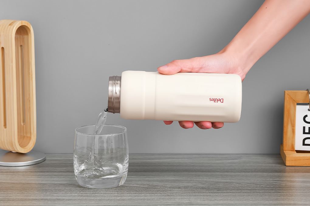 Bình giữ nhiệt Inox 560 ml Delites XB-25108 Màu Trắng - Đỏ