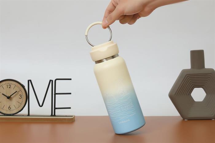 Bình giữ nhiệt Inox 650ml Sling Ring Tumbler Lock&Lock LHC4321NIVY Màu Trắng - Xanh