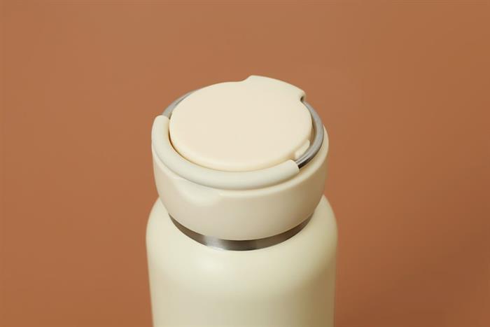 Bình giữ nhiệt Inox 650ml Sling Ring Tumbler Lock&Lock LHC4321NIVY Màu Trắng - Xanh