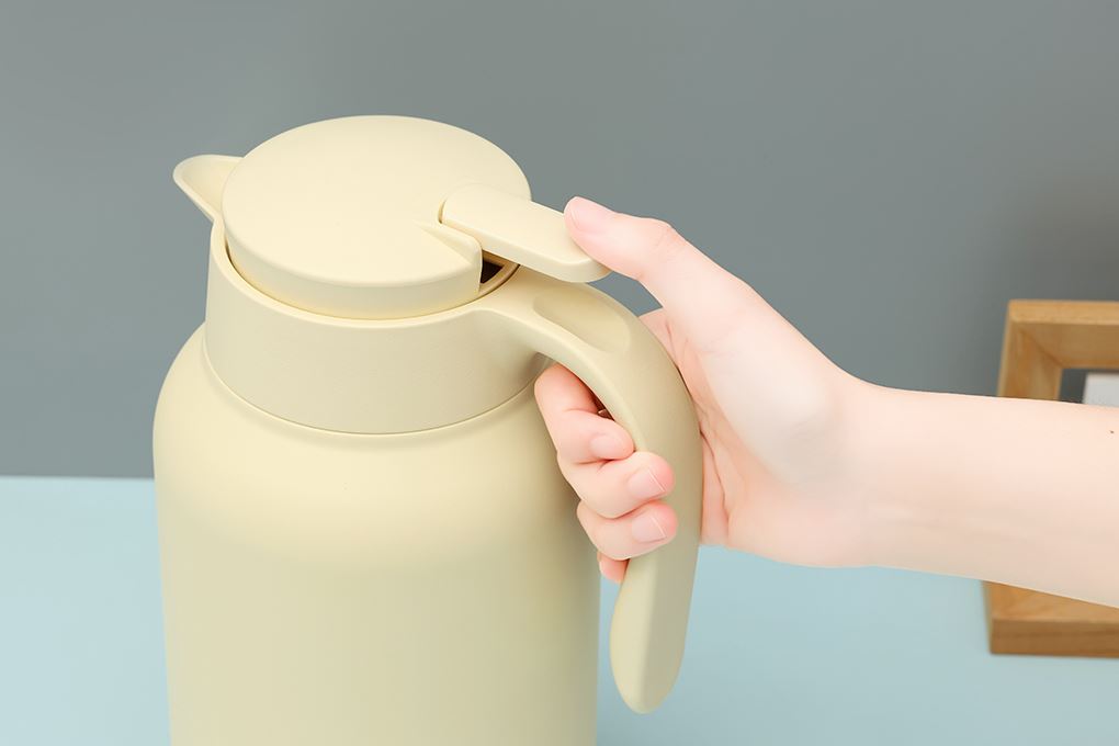 Bình giữ nhiệt inox 2000 ml Delites XB-20156 - Vàng Màu Vàng