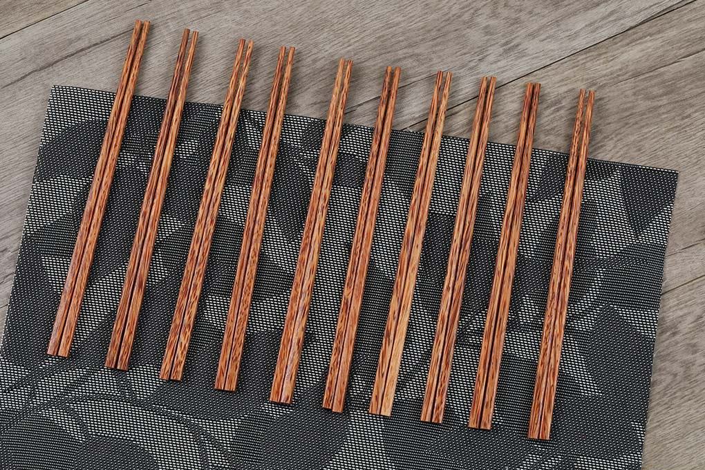 Bộ 10 đôi đũa gỗ dừa vuông Trường Sơn Màu Nâu nhạt