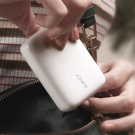 Pin sạc dự phòng Polymer 10000mAh Type C PD QC 3.0 20W Aukey PB-N83S - Trắng Màu Trắng