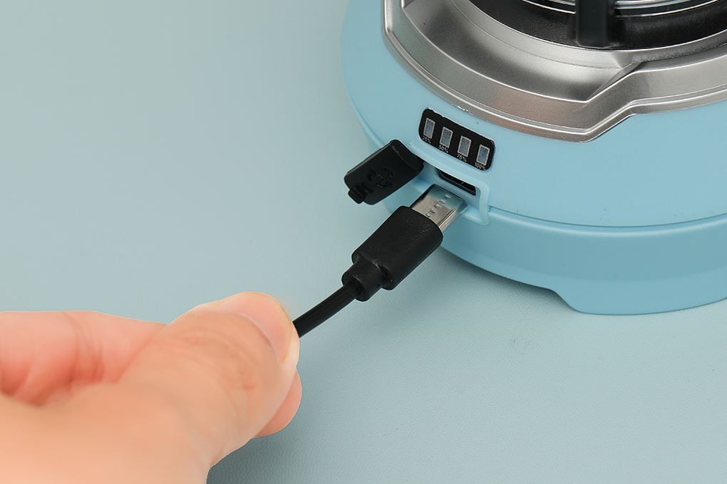 Đèn sạc năng lượng mặt trời Comet CRL3403S Màu Xanh