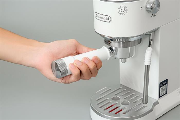 Máy pha cà phê Delonghi EC890.WI Màu Trắng