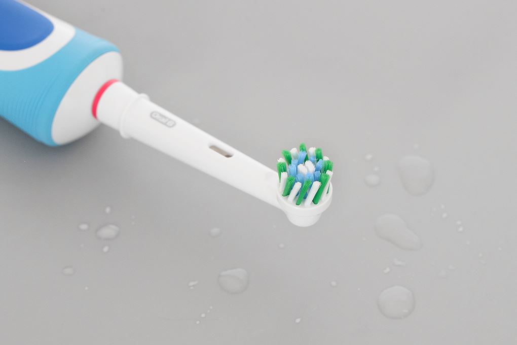 Bàn chải điện Oral-B Vitality Deep Clean D12.513 Màu Trắng - Xanh