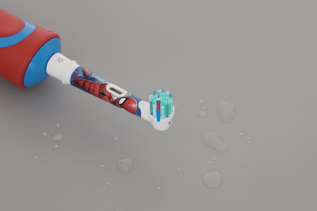 Bàn chải điện trẻ em Oral-B Vitality D12 Spiderman Màu Trắng - Đỏ
